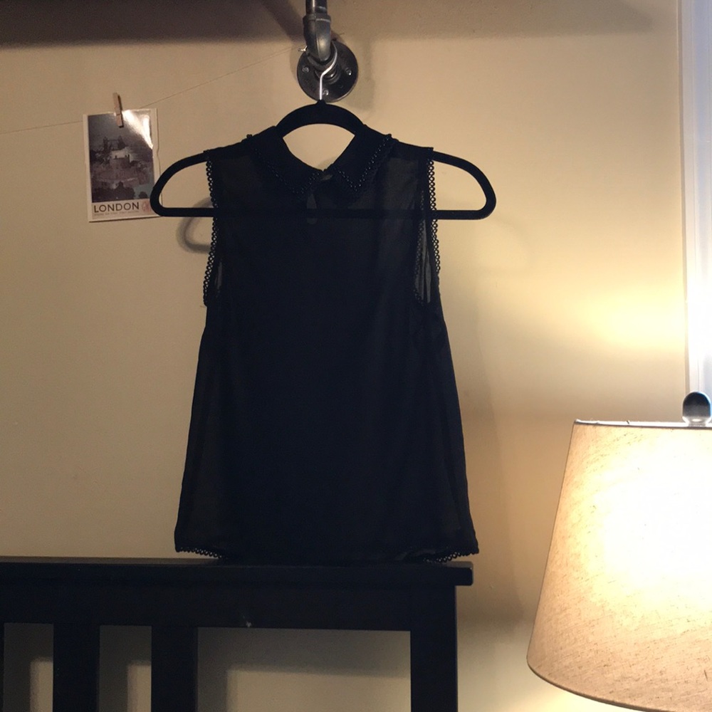 3/$17!! FLASH SALE❤️ Beautiful boutique top